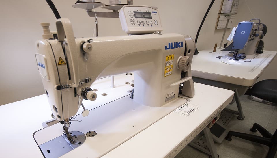 промышленная швейная машинка Juki в ателье