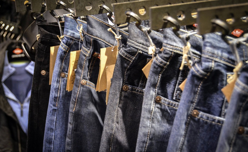 производство джинсовых брюк